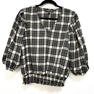 HARPER 241 VERDE- Plaid Print V-Neck Top Size Medium